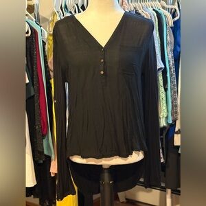 Love Tree Black V-Neck Blouse